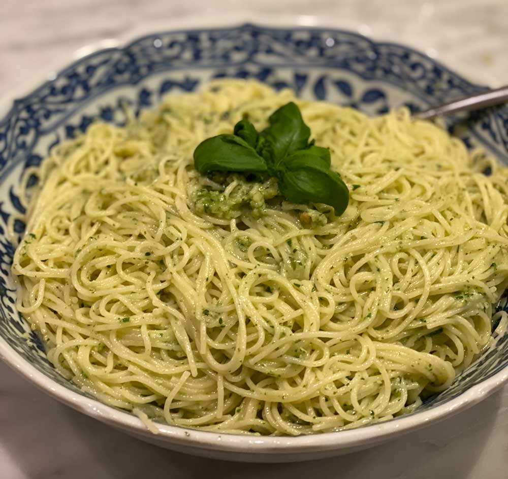 Bönpasta med broccoli och pesto