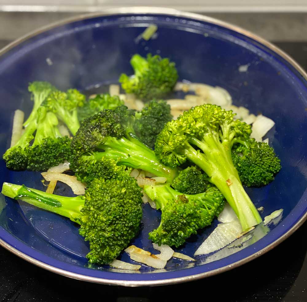 Bönpasta med broccoli och pesto