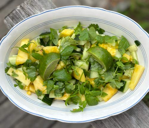 Ananas och gurksallad