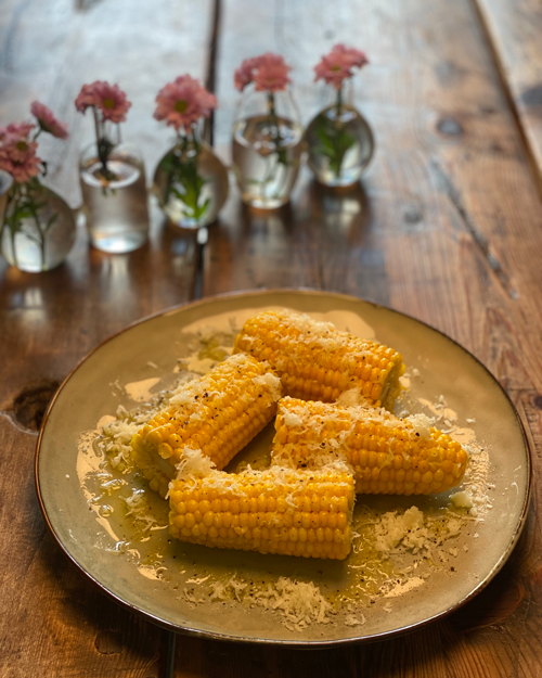 Majskolvar med parmesan.