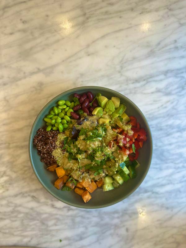 Sötpotatissallad med tahini dressing